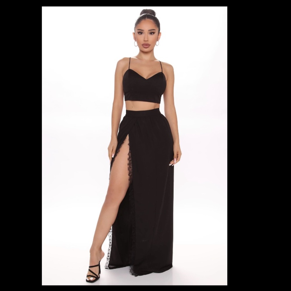 FashionNova NWT ‘A little action’ maxi skirt set🖤
